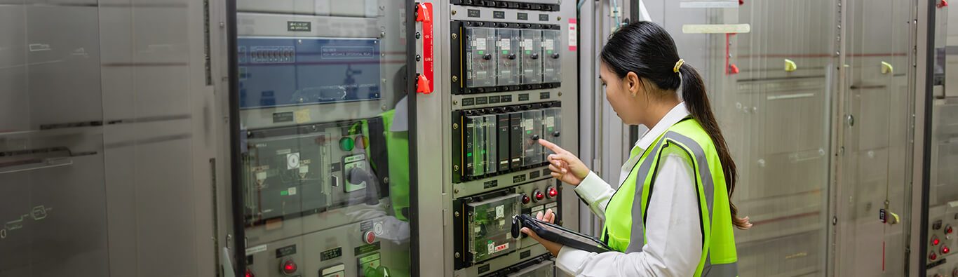 Modern circuit breaker test system for accurate electrical testing